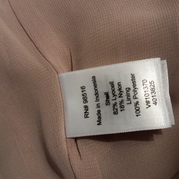 Coldwater Sz 10/12, Beige Tunic w/ pleated Front & Sequins - Picture 7 of 7